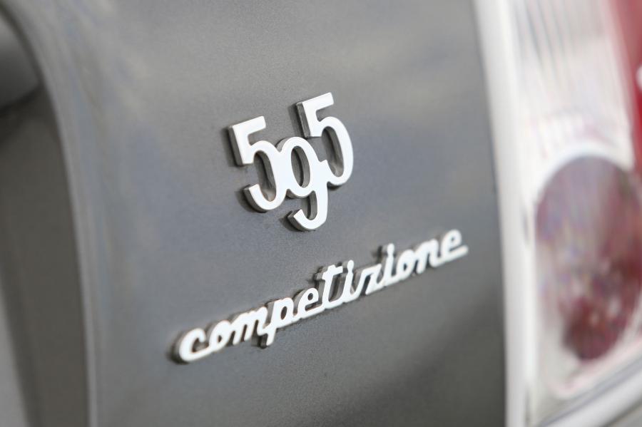Логотип Abarth 595 Competizione 2014 года  (AU) (фото 13 из 26)